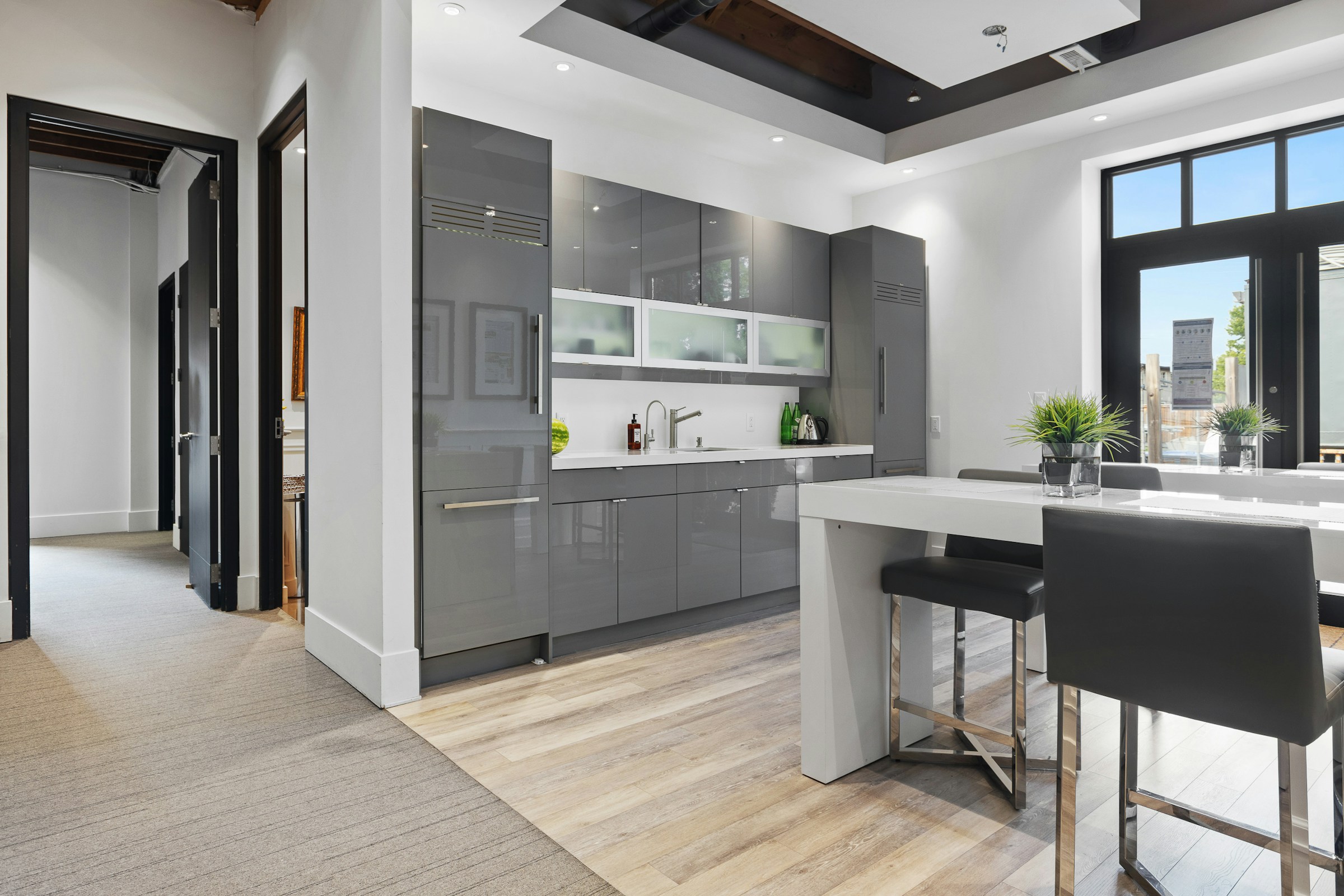 مزایا و معایب کابینت هایگلاس
